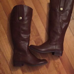 Women’s size 6 knee high full zipper boots
